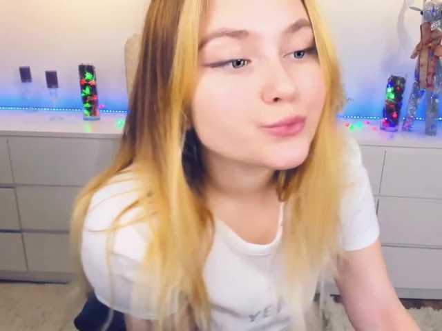 Live sex webcam photo for EvaWhite18 #271883314