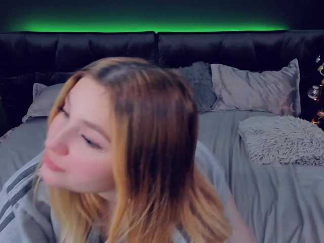 Live sex webcam photo for EvaWhite18 #271996467