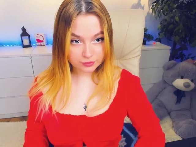 Live sex webcam photo for EvaWhite18 #272389380