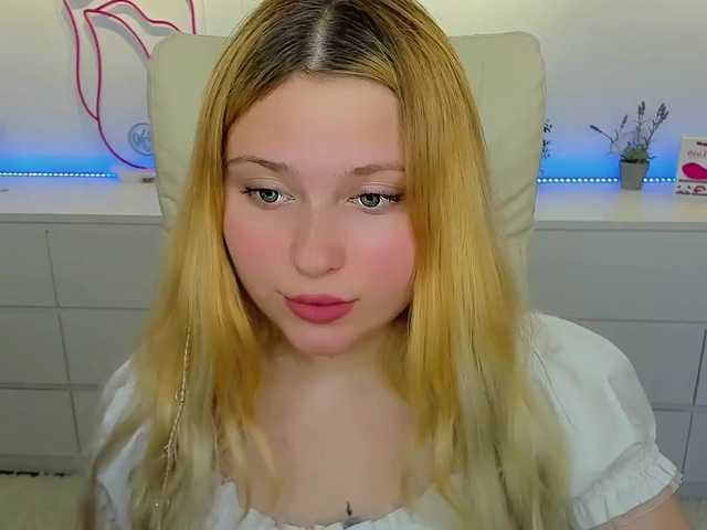 Live sex webcam photo for EvaWhite18 #273918566