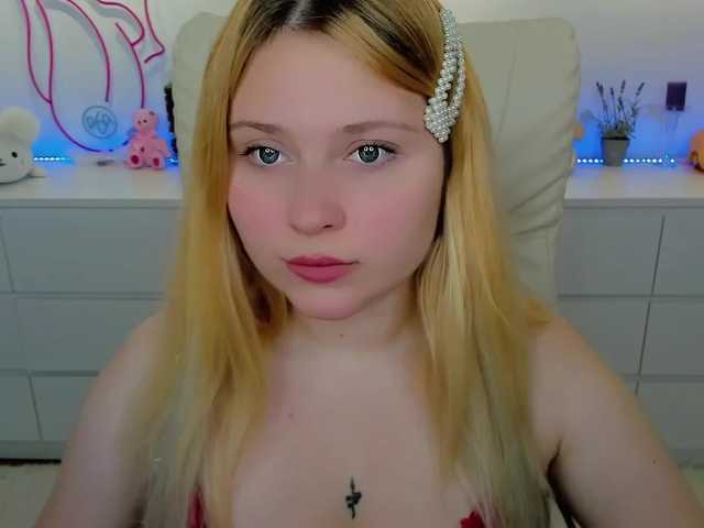 Live sex webcam photo for EvaWhite18 #273929211