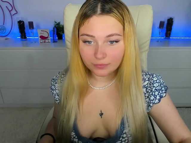 Live sex webcam photo for EvaWhite18 #274163511