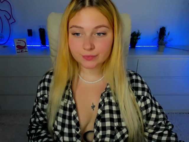 Live sex webcam photo for EvaWhite18 #274187007