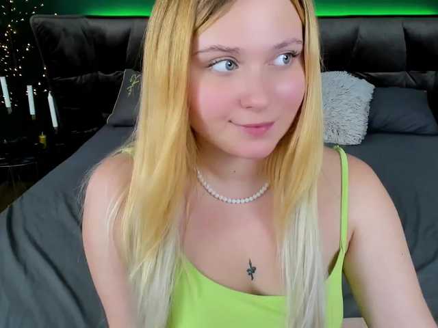 Live sex webcam photo for EvaWhite18 #274410446