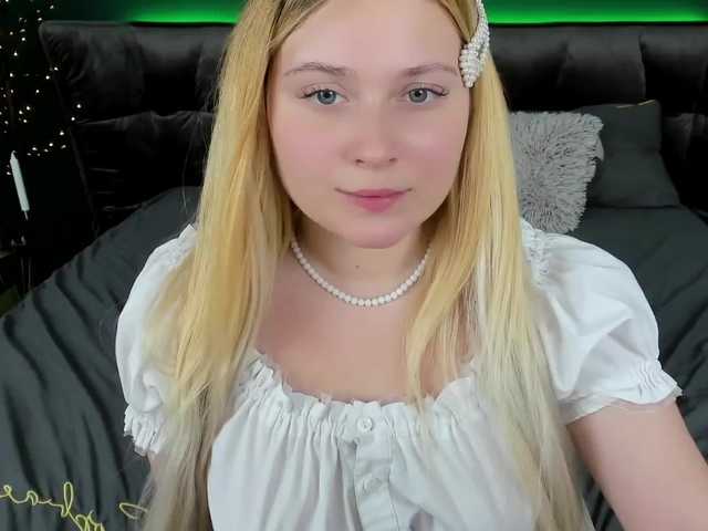 Live sex webcam photo for EvaWhite18 #274460432