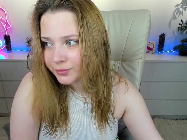 Live sex webcam photo for EvaWhite18 #275445811