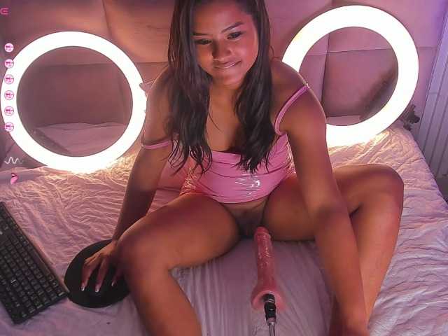 Live sex webcam photo for Evacooper1 #277389733