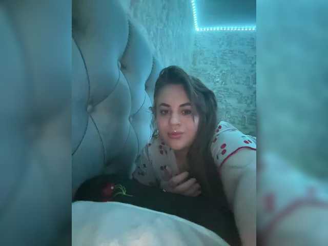 Live sex webcam photo for Evamonro #290986883