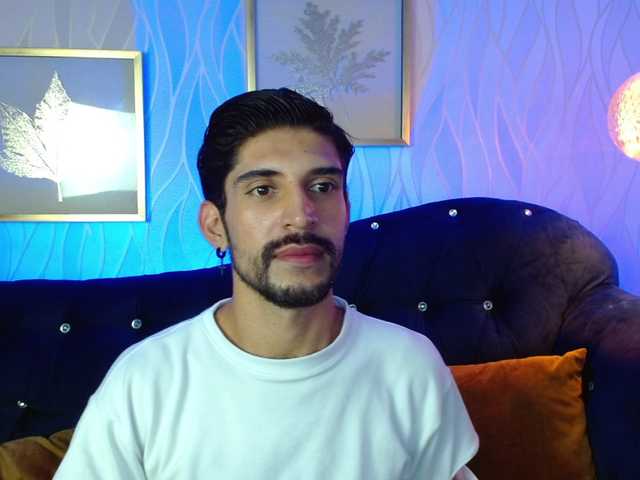 Live sex webcam photo for EvanKrentz #276207694