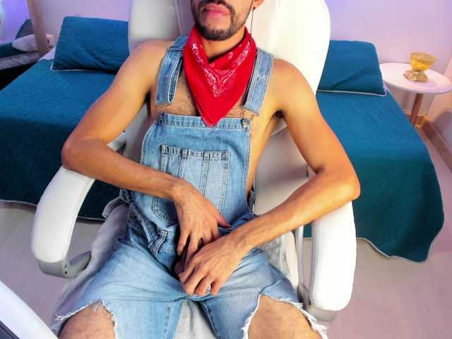 Live sex webcam photo for EvanKrentz #276323796