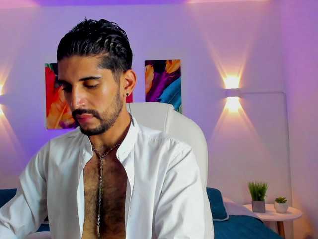 Live sex webcam photo for EvanKrentz #276343144