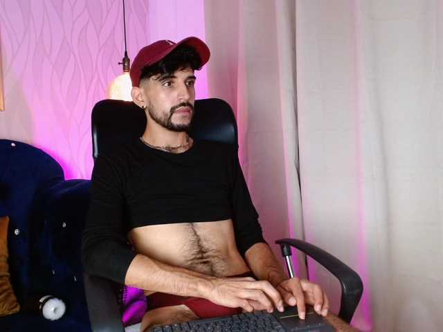 Live sex webcam photo for EvanKrentz #276394920