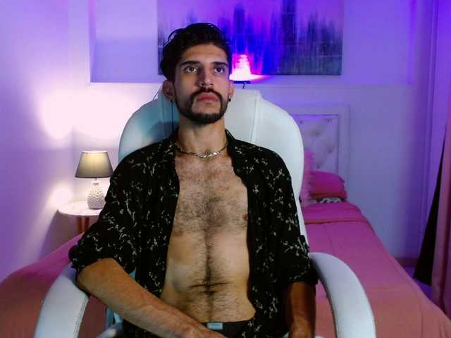 Live sex webcam photo for EvanKrentz #276518328