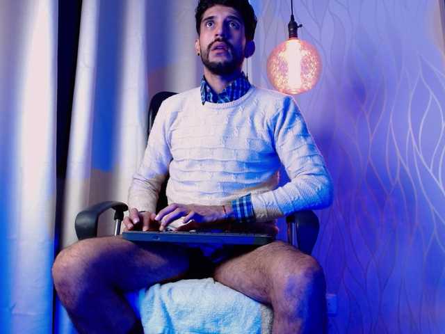 Live sex webcam photo for EvanKrentz #276574901