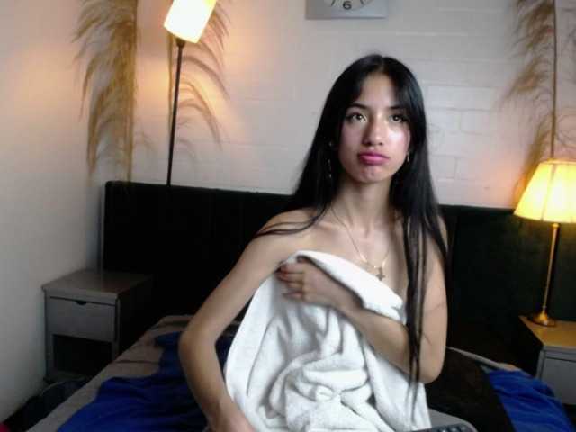 Live sex webcam photo for Evangeelin-hills #277759567