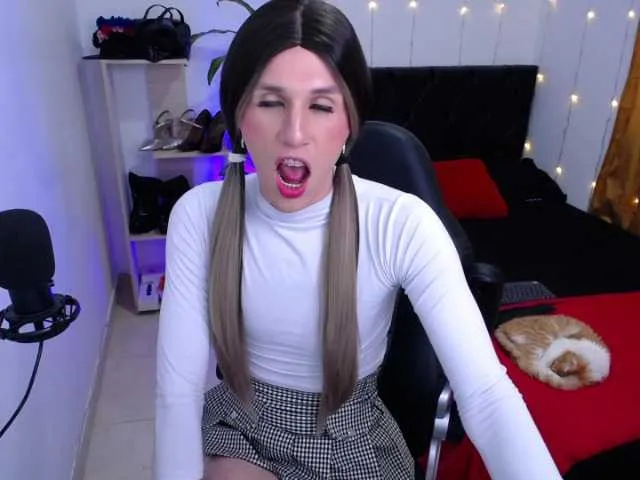 Live sex webcam photo for Evangheline-H #274137273