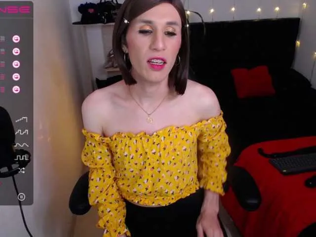 Live sex webcam photo for Evangheline-H #274155907