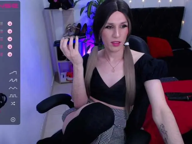 Live sex webcam photo for Evangheline-H #274163699