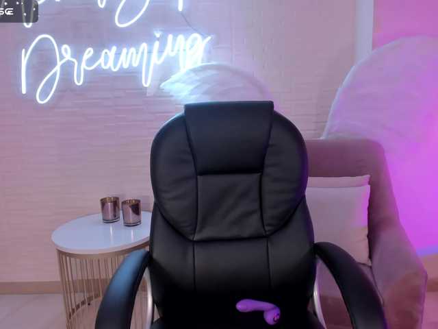 Live sex webcam photo for EveBenson #276243292