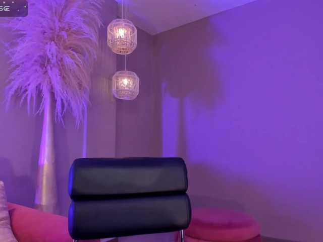 Live sex webcam photo for EveBenson #277938170