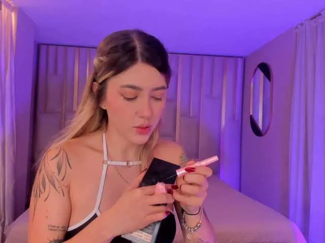 Live sex webcam photo for EveBenson #291773389