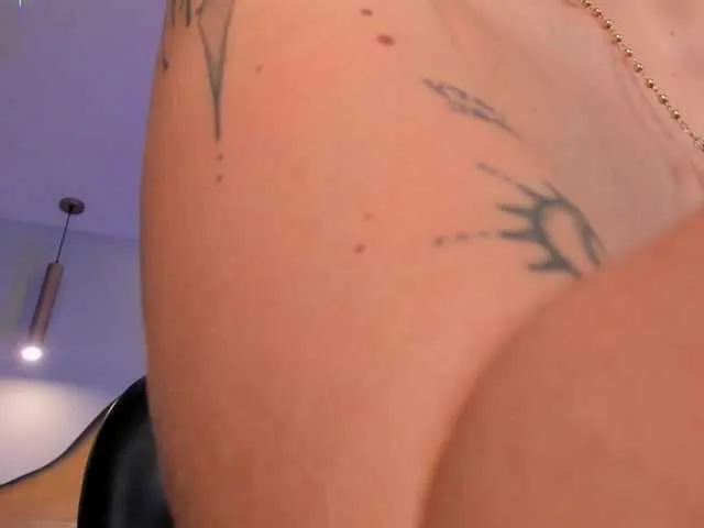 Live sex webcam photo for EveBenson #292014768