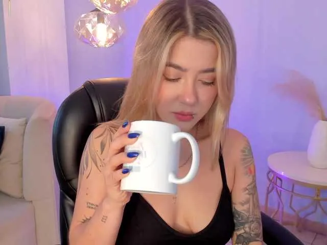 Live sex webcam photo for EveBenson #292150745