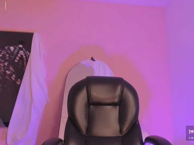 Live sex webcam photo for EveBenson #292184613