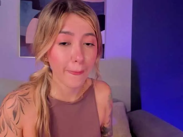 Live sex webcam photo for EveBenson #292196813