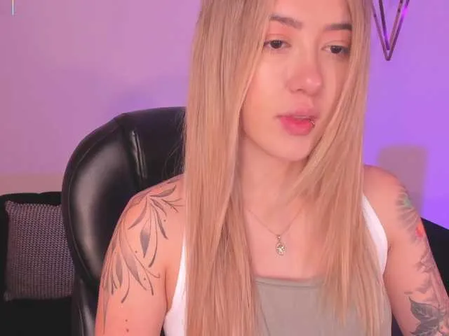 Live sex webcam photo for EveBenson #292415685