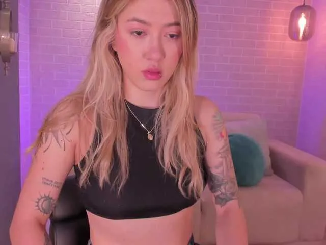 Live sex webcam photo for EveBenson #292430648