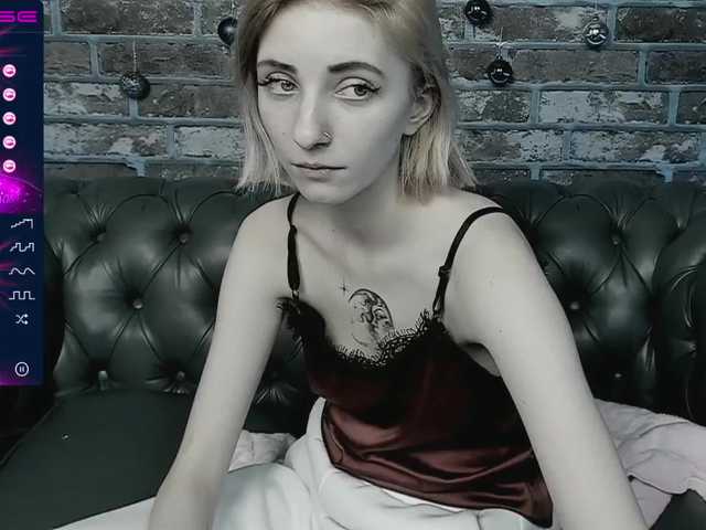 Live sex webcam photo for EveCoy #271791674