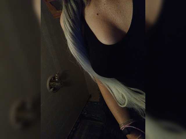 Live sex webcam photo for EveHugs #276163250