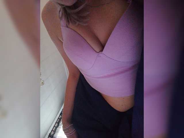 Live sex webcam photo for EveHugs #276298802