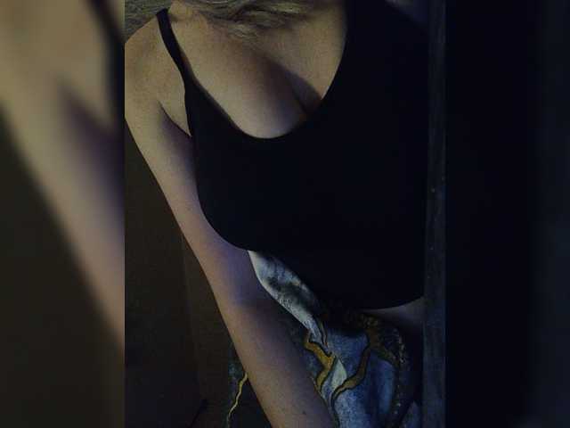 Live sex webcam photo for EveHugs #276449619