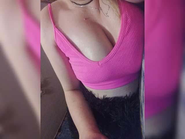 Live sex webcam photo for EveHugs #276923463