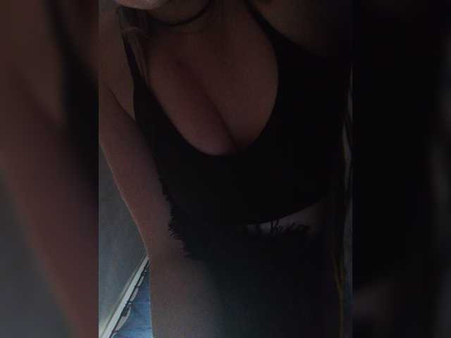 Live sex webcam photo for EveHugs #276975584