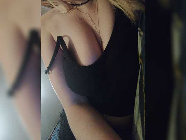 Live sex webcam photo for EveHugs #276983543