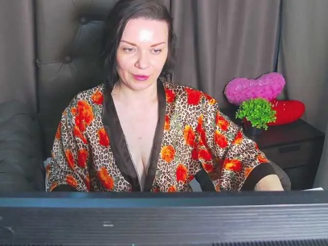 Live sex webcam photo for EveLibston #277331831