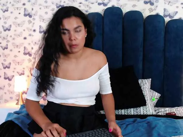 Live sex webcam photo for EveMae #277235957
