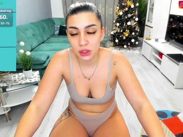 Live sex webcam photo for EveeEvian #292561654