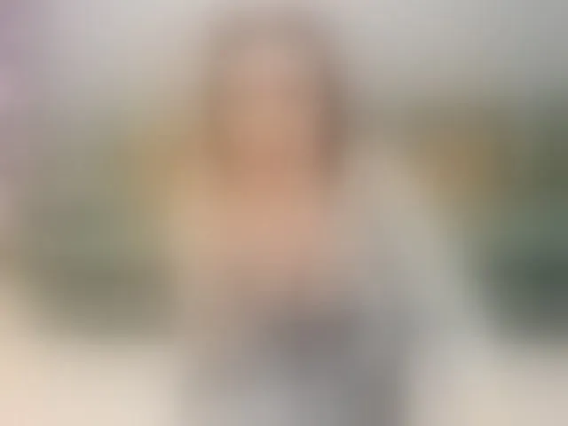 Live sex webcam photo for EveeEvian #293304659