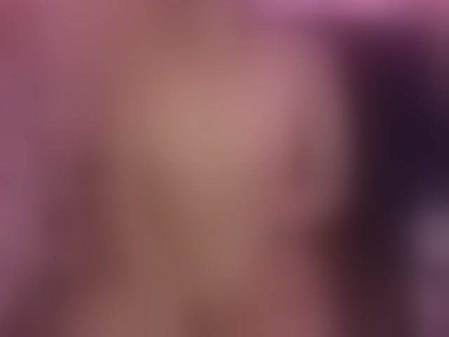 Live sex webcam photo for EveeLuna #294302497