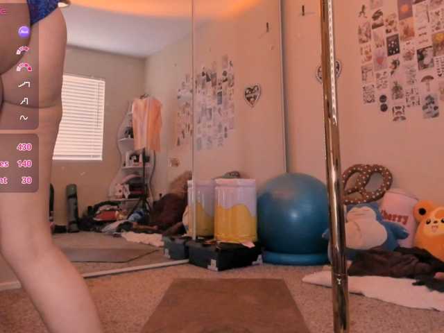 Live sex webcam photo for EveeLuna #294327523
