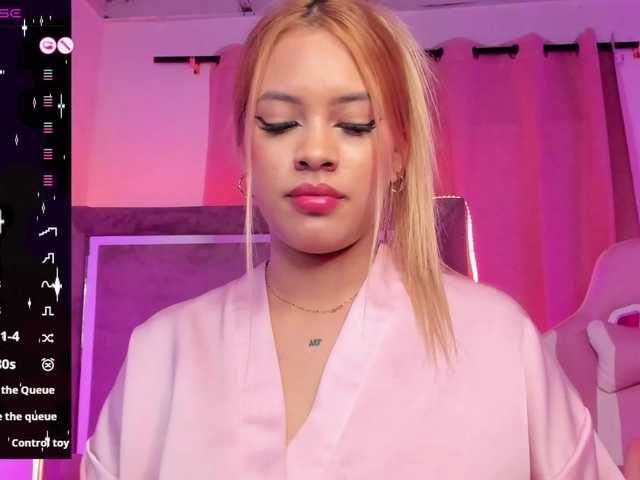 Live sex webcam photo for Evellyyn #291815518