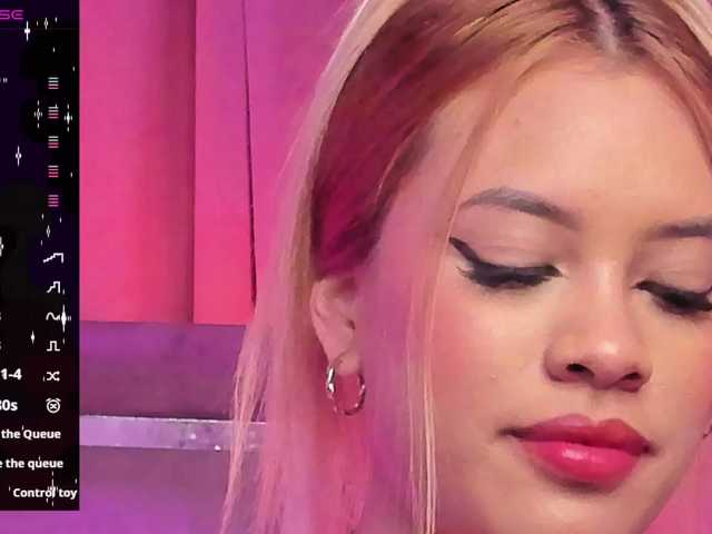 Live sex webcam photo for Evellyyn #291863456