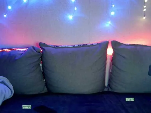 Live sex webcam photo for Evelyn-7 #271703866