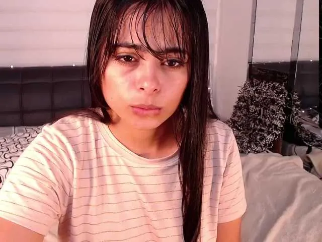 Live sex webcam photo for Evelyn-EE #271983228