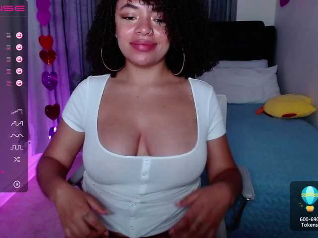 Live sex webcam photo for Evelyn-lawson #272549405