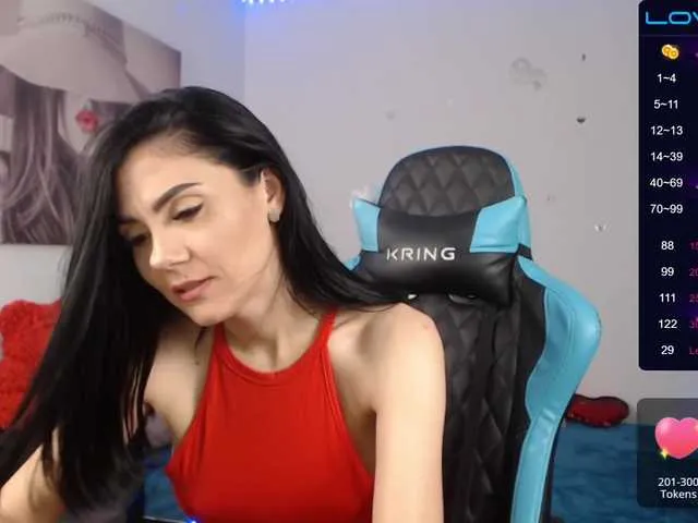 Live sex webcam photo for Evelyn7 #274110140